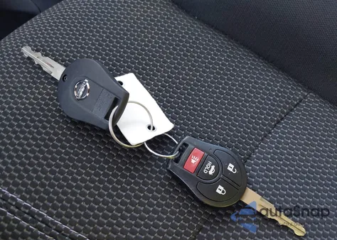 2017 Nissan Sentra S z USA, uszkodzony, nr VIN 3N1AB7AP9HY343848